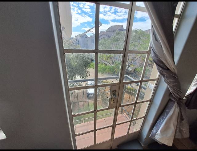 2 BEDROOM TOWNHOUSE FOR SALE IN CASTLEVIEW